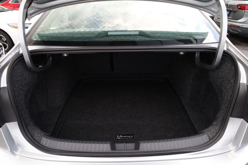 Volkswagen Jetta Vehicle Image 07