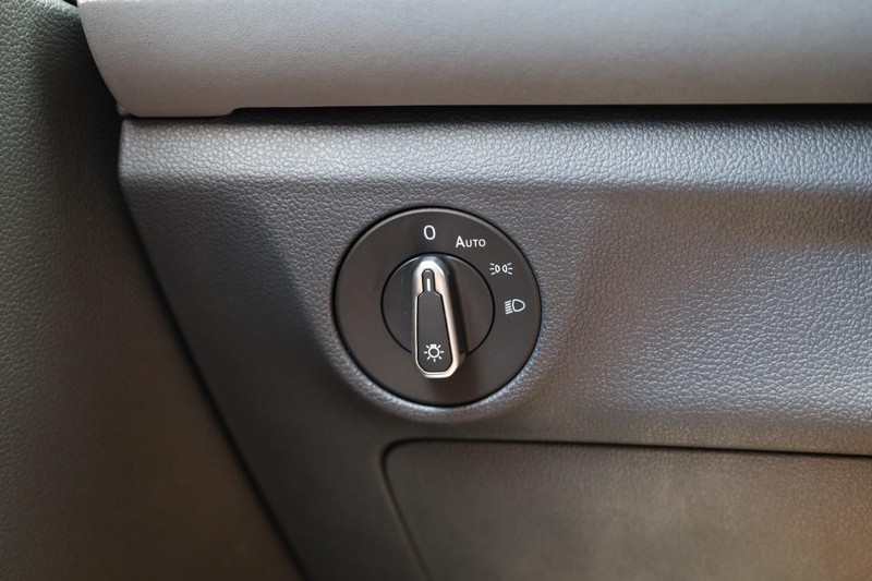 Volkswagen Jetta Vehicle Image 21