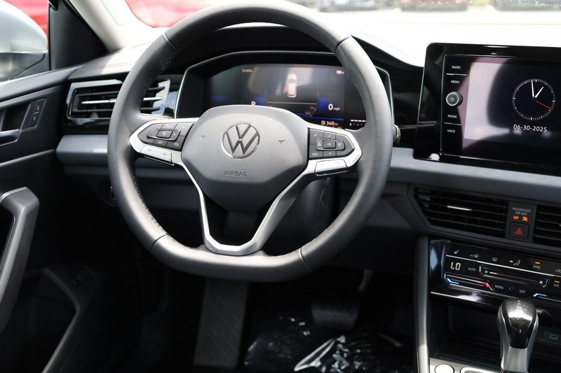 Volkswagen Jetta Vehicle Image 25