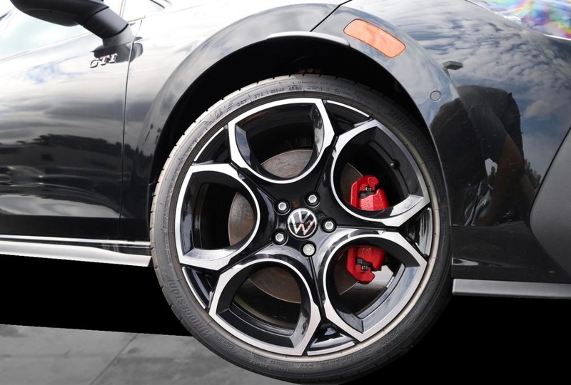 Volkswagen Golf GTI Vehicle Image 03