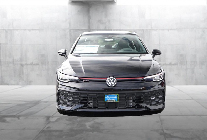 Volkswagen Golf GTI Vehicle Image 04
