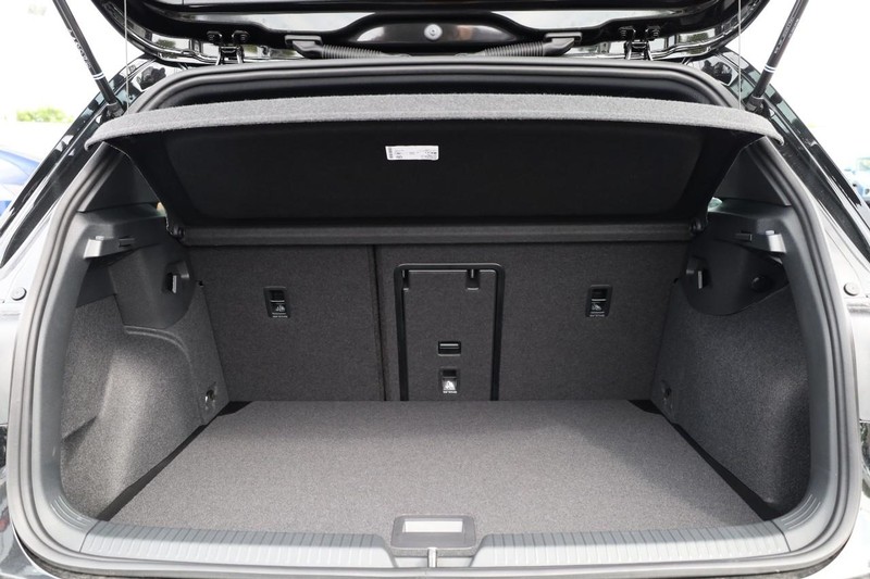 Volkswagen Golf GTI Vehicle Image 07