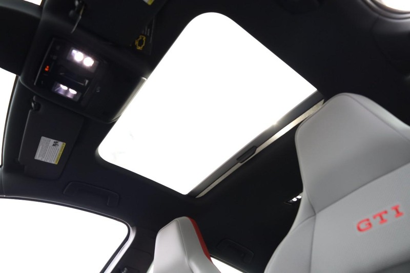 Volkswagen Golf GTI Vehicle Image 10