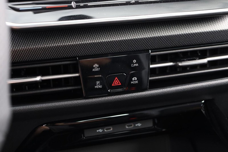 Volkswagen Golf GTI Vehicle Image 16