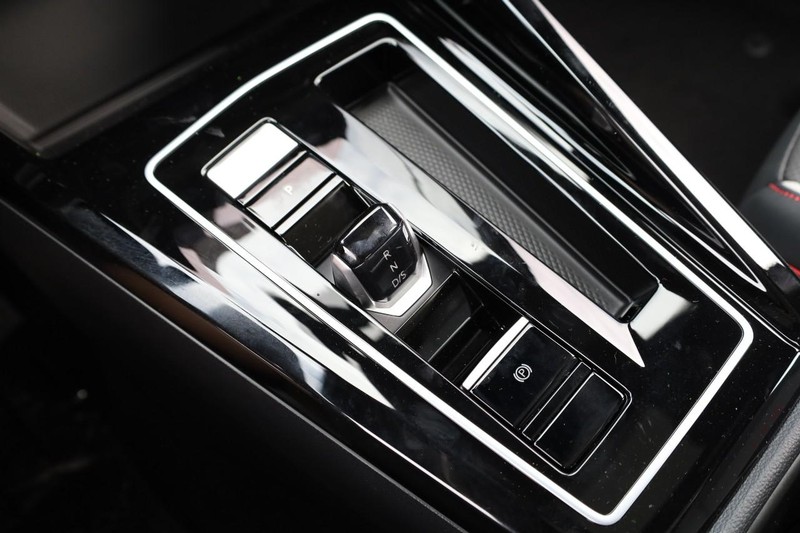 Volkswagen Golf GTI Vehicle Image 18