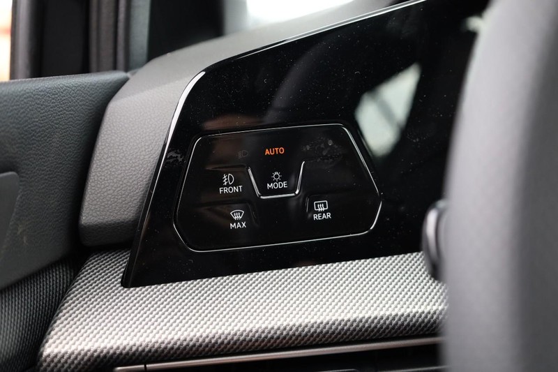 Volkswagen Golf GTI Vehicle Image 21