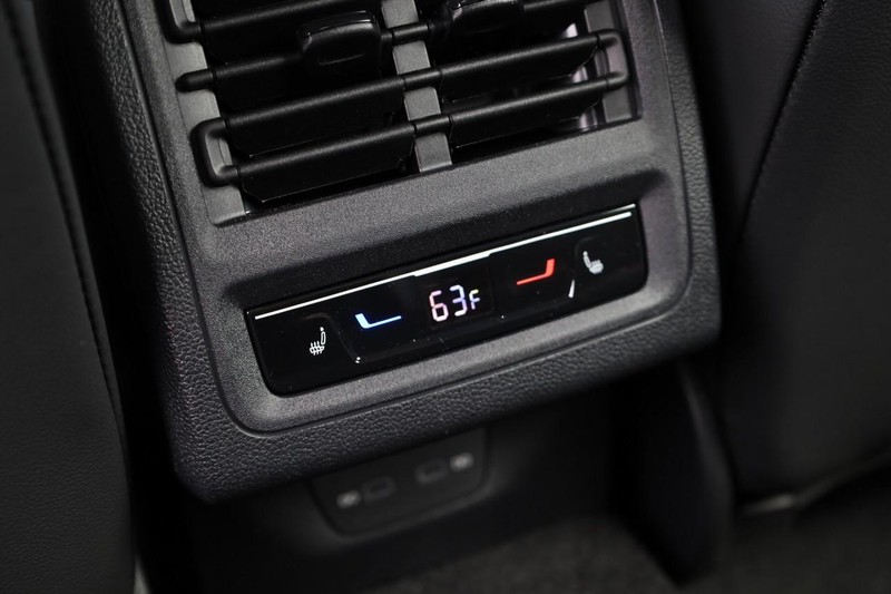 Volkswagen Golf GTI Vehicle Image 24