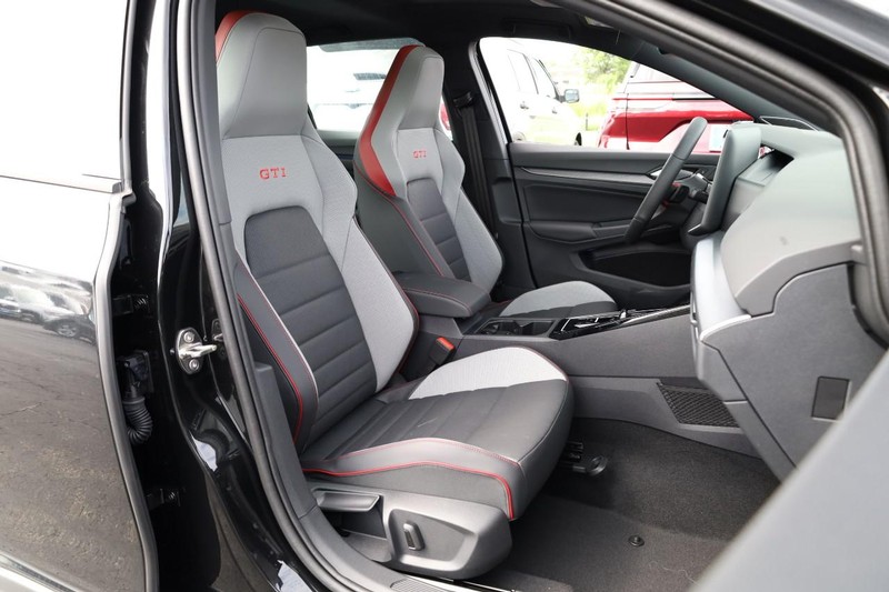Volkswagen Golf GTI Vehicle Image 27