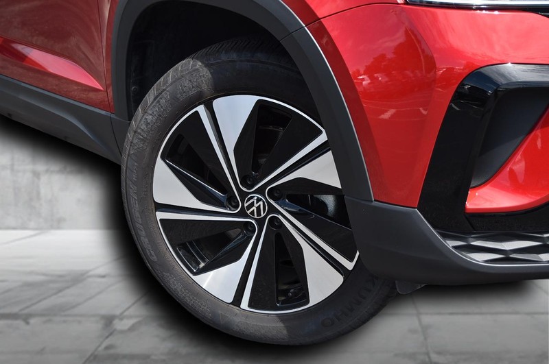 Volkswagen Taos Vehicle Image 03