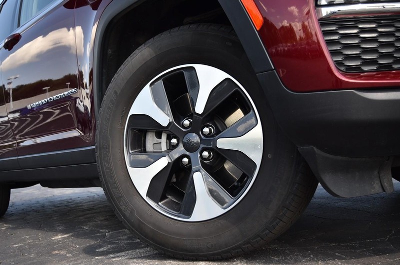 Jeep Grand Cherokee 4xe Vehicle Image 03