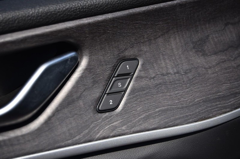 Jeep Grand Cherokee 4xe Vehicle Image 10