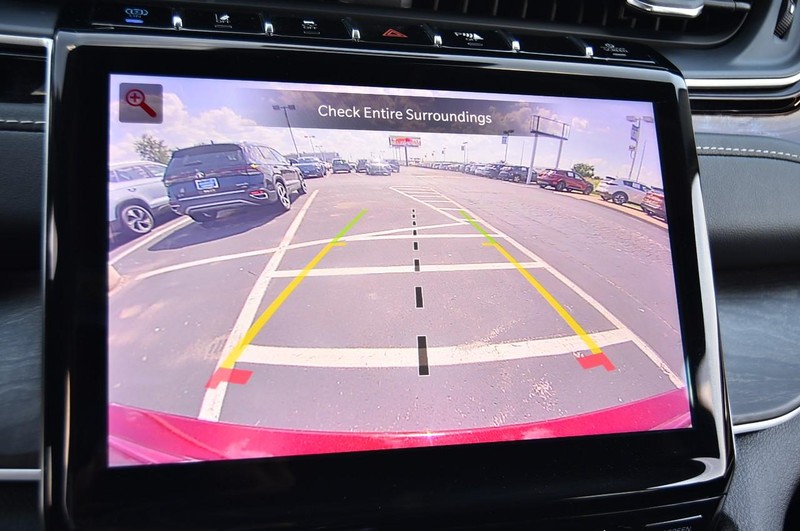 Jeep Grand Cherokee 4xe Vehicle Image 15