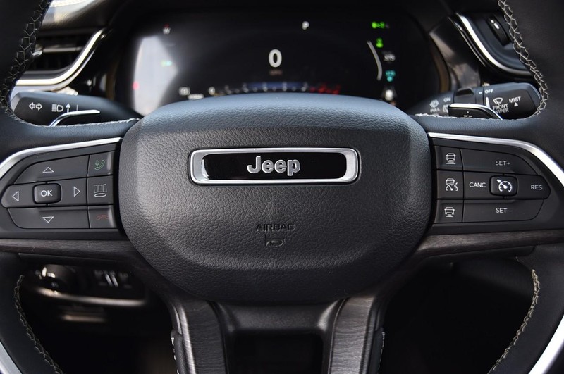 Jeep Grand Cherokee 4xe Vehicle Image 22