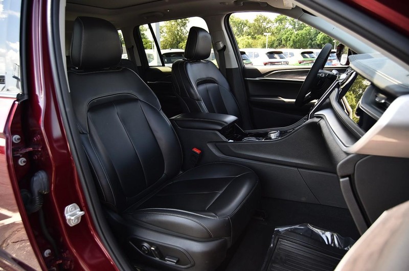 Jeep Grand Cherokee 4xe Vehicle Image 24