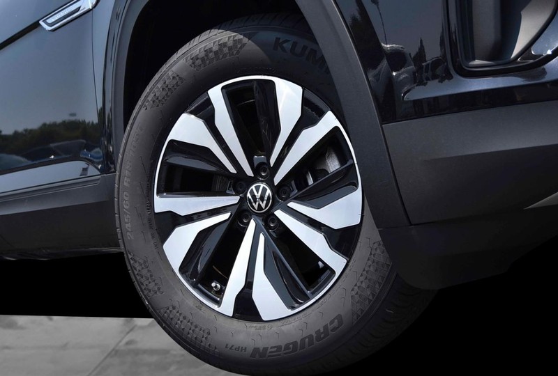 Volkswagen Atlas Cross Sport Vehicle Image 03