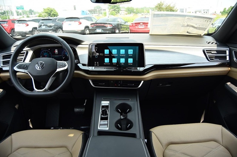 Volkswagen Atlas Cross Sport Vehicle Image 07
