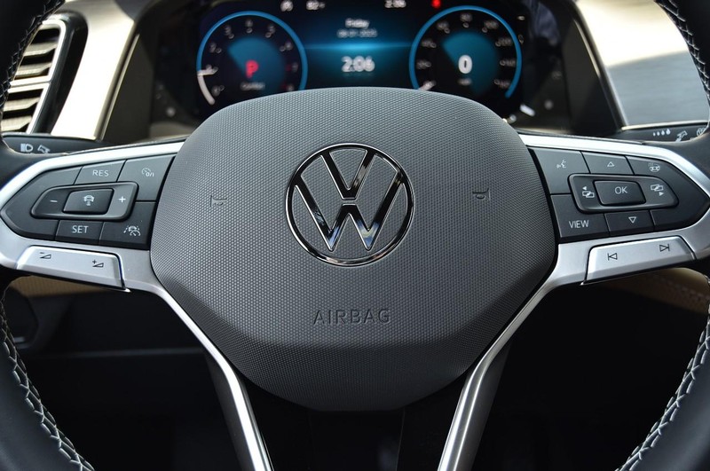 Volkswagen Atlas Cross Sport Vehicle Image 17