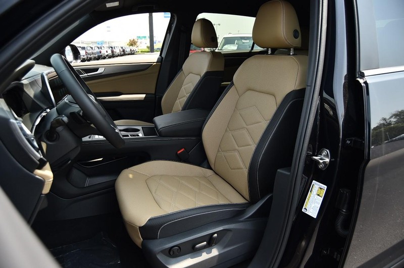 Volkswagen Atlas Cross Sport Vehicle Image 18