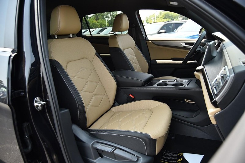 Volkswagen Atlas Cross Sport Vehicle Image 19