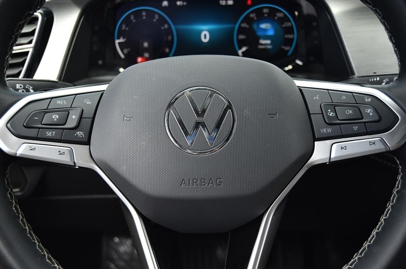 Volkswagen Atlas Cross Sport Vehicle Image 17