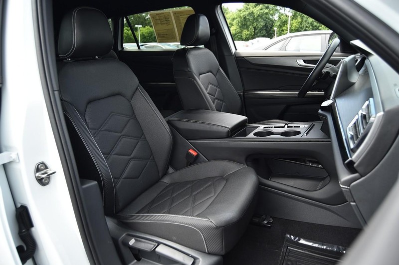 Volkswagen Atlas Cross Sport Vehicle Image 19