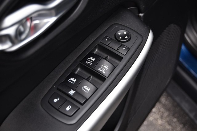 Jeep Cherokee Vehicle Image 08