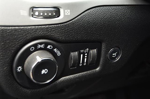 Jeep Cherokee Vehicle Image 12