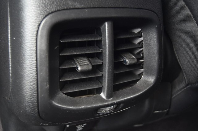 Jeep Cherokee Vehicle Image 24