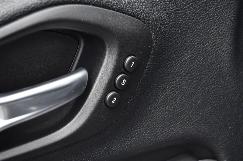 Jeep Cherokee Vehicle Image 09