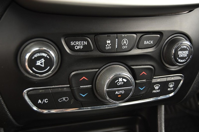 Jeep Cherokee Vehicle Image 16