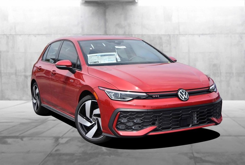 Volkswagen Golf GTI Vehicle Image 02