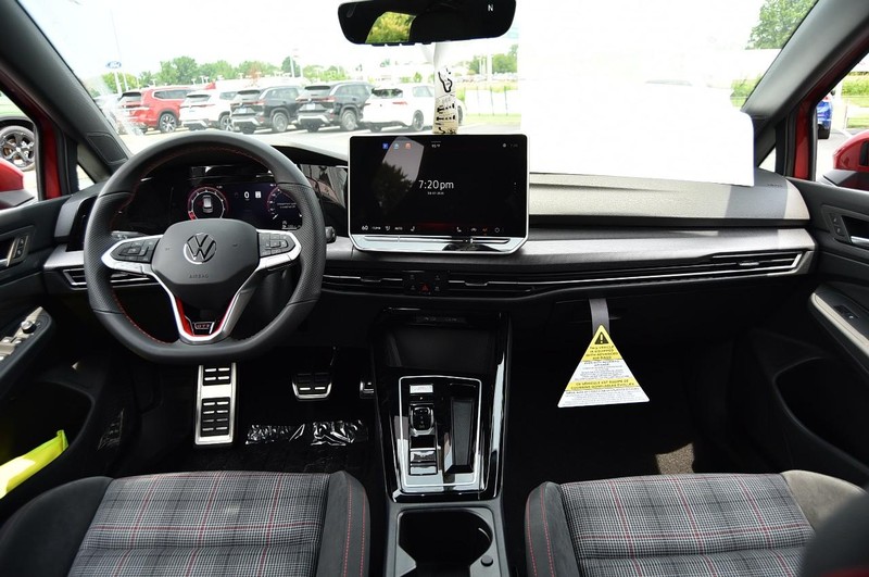 Volkswagen Golf GTI Vehicle Image 07