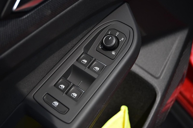 Volkswagen Golf GTI Vehicle Image 08