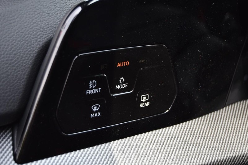 Volkswagen Golf GTI Vehicle Image 10