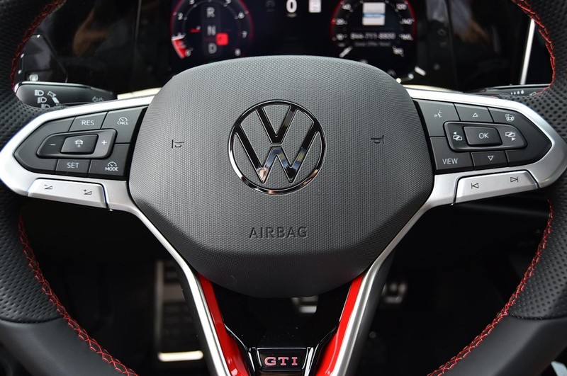 Volkswagen Golf GTI Vehicle Image 17