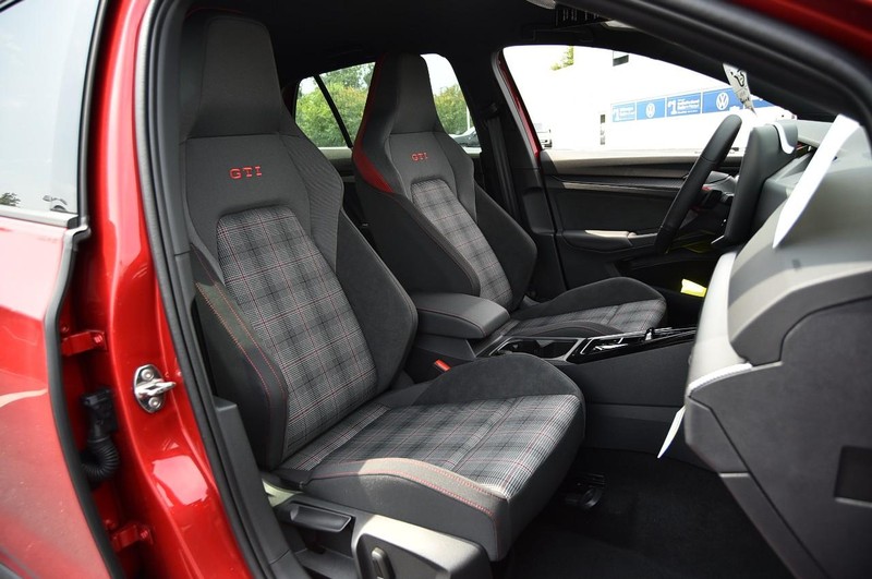 Volkswagen Golf GTI Vehicle Image 19