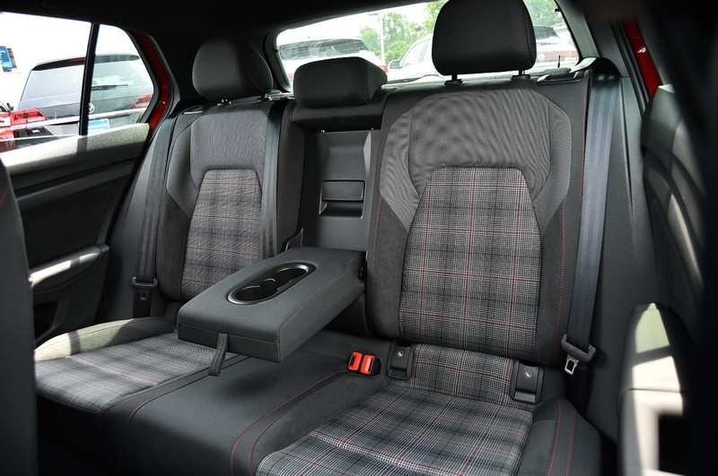 Volkswagen Golf GTI Vehicle Image 20