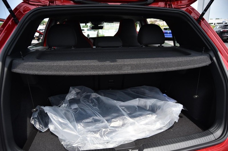 Volkswagen Golf GTI Vehicle Image 23