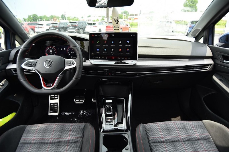 Volkswagen Golf GTI Vehicle Image 07