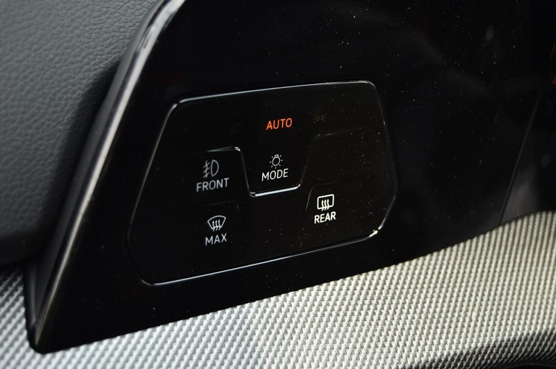Volkswagen Golf GTI Vehicle Image 10