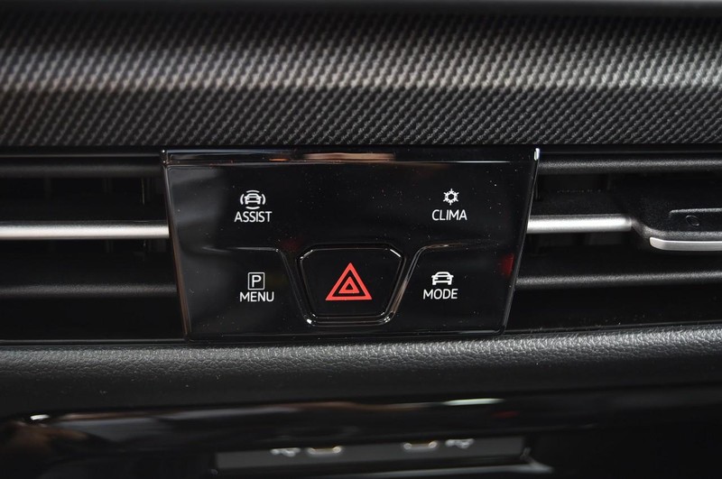 Volkswagen Golf GTI Vehicle Image 14