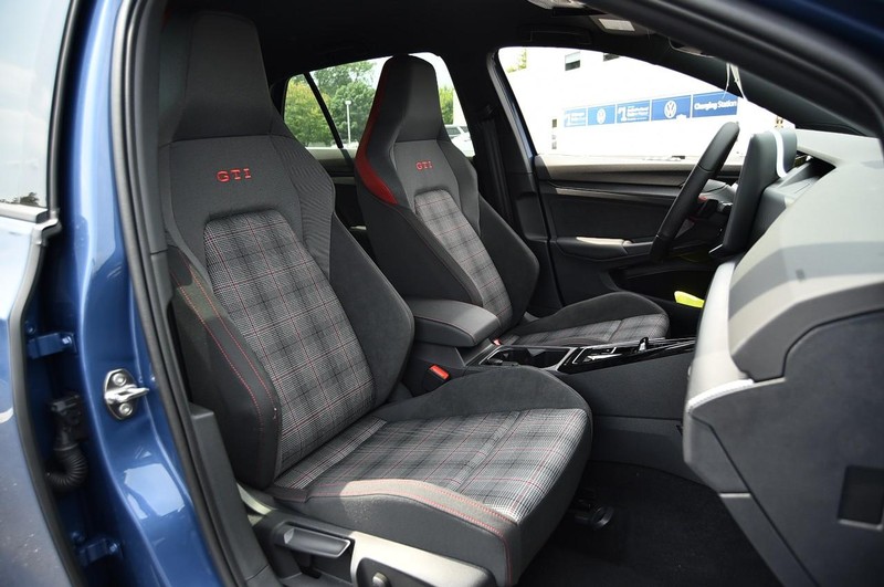 Volkswagen Golf GTI Vehicle Image 19