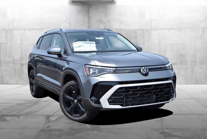 Volkswagen Taos Vehicle Image 02