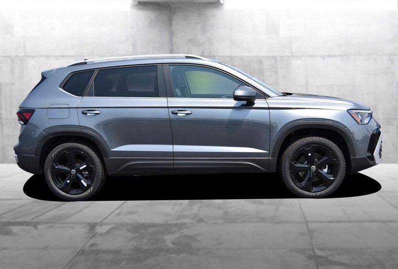 Volkswagen Taos Vehicle Image 05