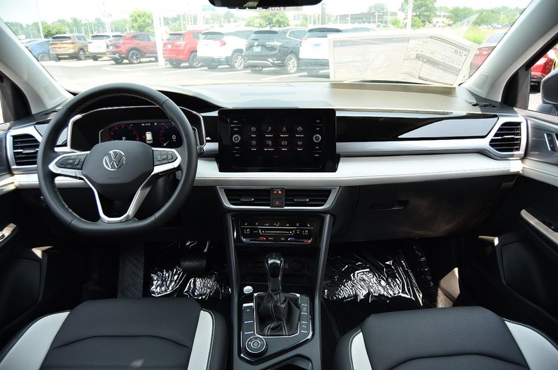 Volkswagen Taos Vehicle Image 07