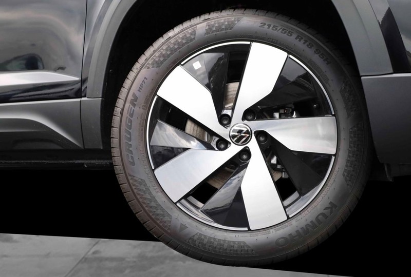 Volkswagen Taos Vehicle Image 03