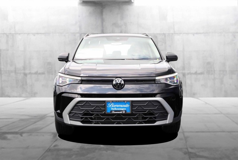 Volkswagen Taos Vehicle Image 04