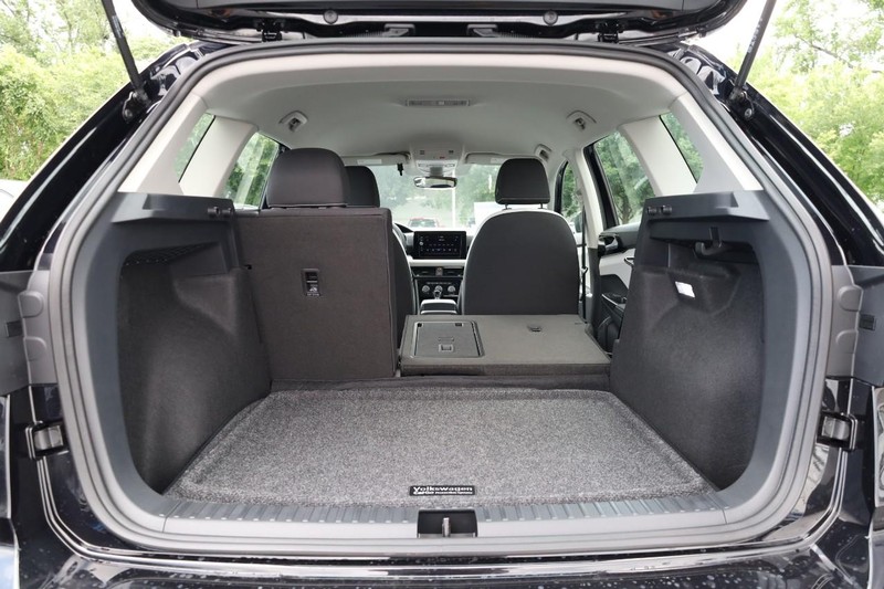 Volkswagen Taos Vehicle Image 08