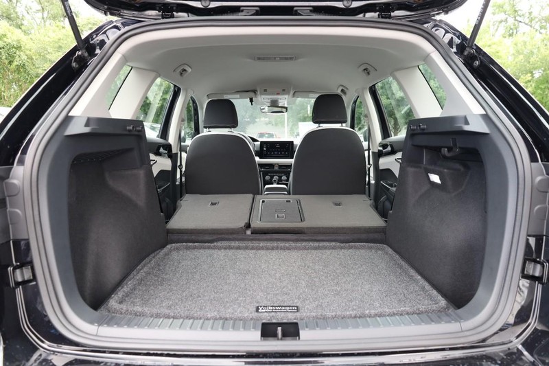 Volkswagen Taos Vehicle Image 09