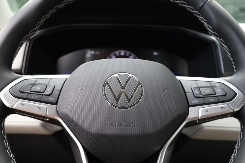 Volkswagen Taos Vehicle Image 11